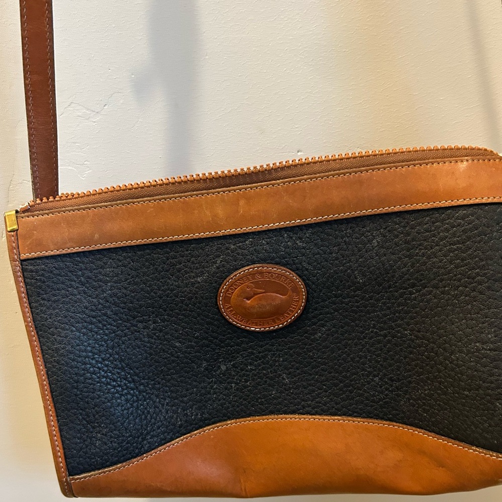 Vintage Dooney & Bourke Black and Tan Shoulder Bag